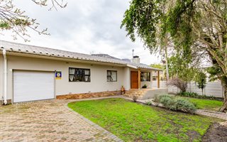 3 Bedroom House in Vrykyk