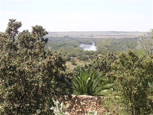 900 m² Land available in Vaaloewer