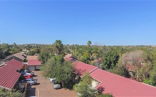 3 Bedroom Simplex in Pierre van Ryneveld