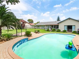 5 Bed House in Brackenhurst