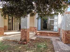 1 Bed House in Hazeldean (Silverlakes Surroundings)