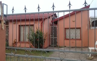 2 Bedroom Simplex in Shastri Park
