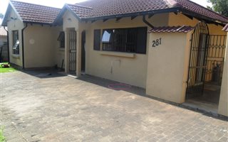 3 Bedroom House in Brackendowns