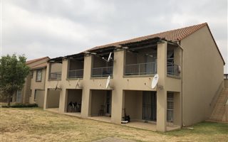 2 Bedroom Flat in Leeuwenhof Estate