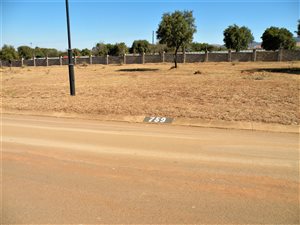 875 m² Land available in Melodie