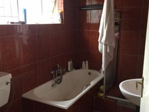 2 Bed Garden Cottage in Brackendowns