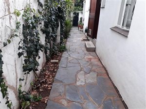 1 Bed Garden Cottage in Parktown