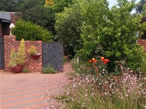 3 Bedroom Garden Cottage in Eldoraigne