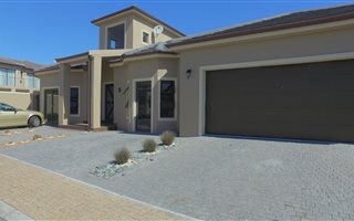 5 Bedroom House in Big Bay