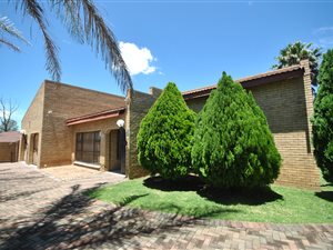 8 Bed House in Aviary Hill