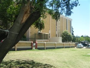 2000 m² Commercial space in Van Riebeeck Park