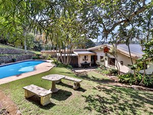5 Bed House in Cowies Hill