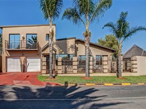 4 Bed House in Roodepoort Central