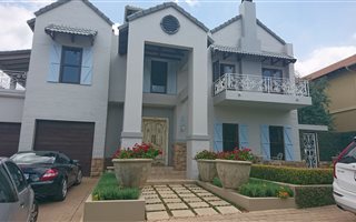 4 Bedroom House in Rietvalleirand