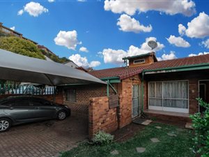 4 Bed Townhouse in Windsor East