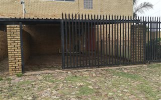 2 Bedroom House in Benoni AH