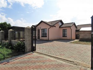 3 Bed House in Lotus Gardens