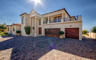 6 Bedroom House in Summerset