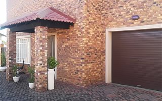 3 Bedroom Simplex in Bergsig