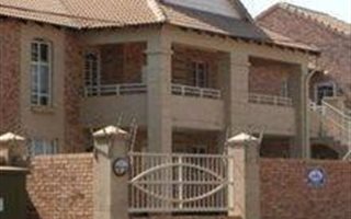 3 Bedroom Townhouse in Zwartkop