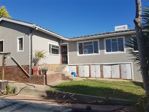 6 Bed House in Malmesbury