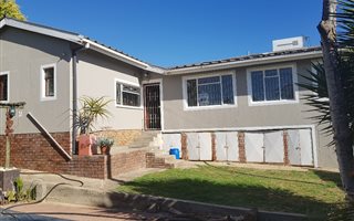 6 Bedroom House in Malmesbury