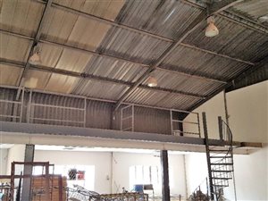801 m² Industrial space in Die Hoewes