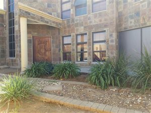 3 Bed House in Mandela View