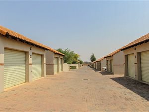 2 Bed Townhouse in Mooikloof Ridge