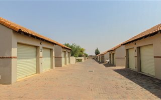 2 Bedroom Townhouse in Mooikloof Ridge