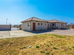 6 Bed House in Goudrand