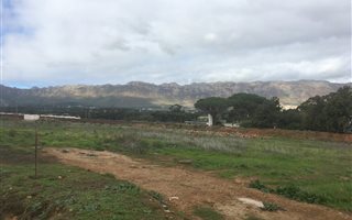 1.5 ha Land available in Sir Lowrys and surrounds