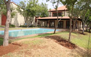 4 Bedroom Duplex in Hazeldean (Silverlakes Surroundings)