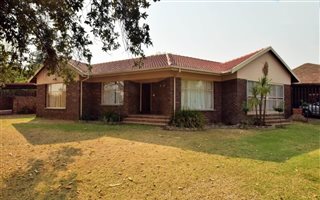 3 Bedroom House in Rooihuiskraal