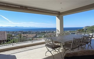 5 Bedroom House in Whale Rock