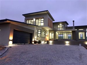 4 Bed House in Oubaai and surrounds