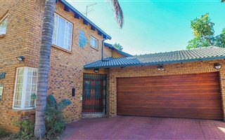 4 Bedroom House in Zwartkop