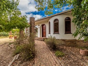 3 Bed House in Onder Papegaaiberg
