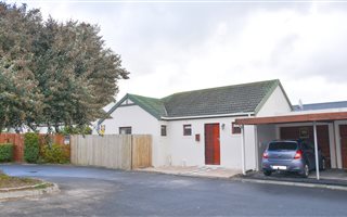 3 Bedroom House in Kirstenhof
