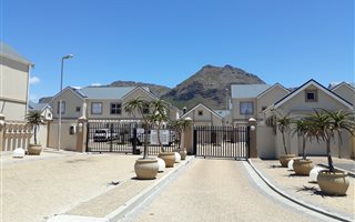 3 Bedroom Apartment in Muizenberg