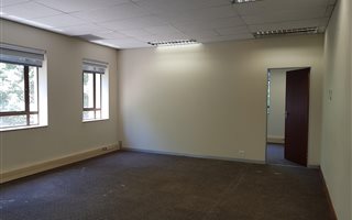 100 m² Commercial space in Illovo