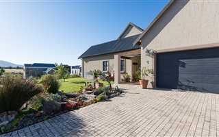 3 Bedroom House in Kraaibosch