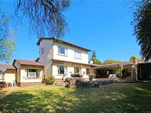 6 Bed House in Weltevreden Park