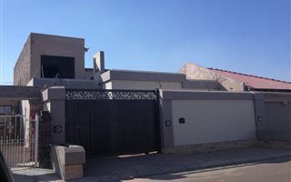 3 Bedroom House in Zola