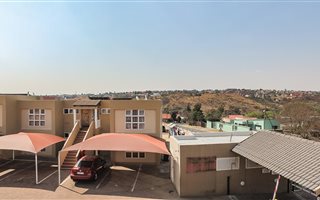3 Bedroom Townhouse in Mondeor