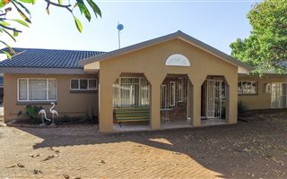4 Bedroom House in Sinoville