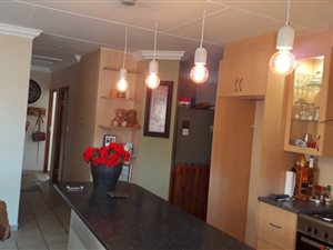 2 Bed House in Island View