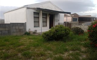 2 Bedroom House in Strandfontein