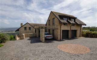 5 Bedroom House in Pezula Golf Estate