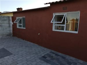 2 Bed House in Steenberg